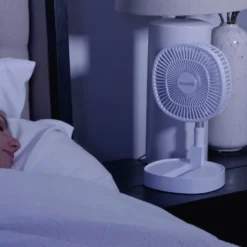 Starlyf® Foldable Fan – Wiederaufladbarer, Kabelloser Und Zusammenklappbarer Ventilator, Akkubetrieb Mit 3 Geschwindigkeiten, 2in1 - Tischventilator Und Standventilator – Aus Der TV Werbung 26 Starlyf® Foldable Fan – Wiederaufladbarer, Kabelloser Und Zusammenklappbarer Ventilator, Akkubetrieb Mit 3 Geschwindigkeiten, 2in1 - Tischventilator Und Standventilator – Aus Der TV Werbung -Unold Store 10db69064a2b13b56f114d1b50320a8a