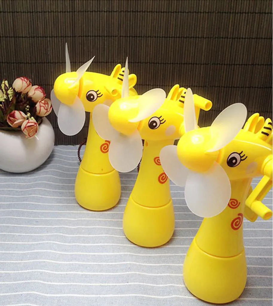 Handventilator Für Kinder - Mini Kurbel-Sprüh-Ventilator Mit Wasserspritze Als Zerstäuber 4 Handventilator Für Kinder - Mini Kurbel-Sprüh-Ventilator Mit Wasserspritze Als Zerstäuber – Bild 4