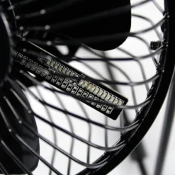 15cm Mini USB-Tischventilator Ventilator Aus Metall Mit LED-Animation Für Temperatur Und Uhrzeit - Stufenlos Neigbar Um 360°, Energiesparend, Extrem Leise -Unold Store acf9eba903a01af0196dd3333d35c1e7