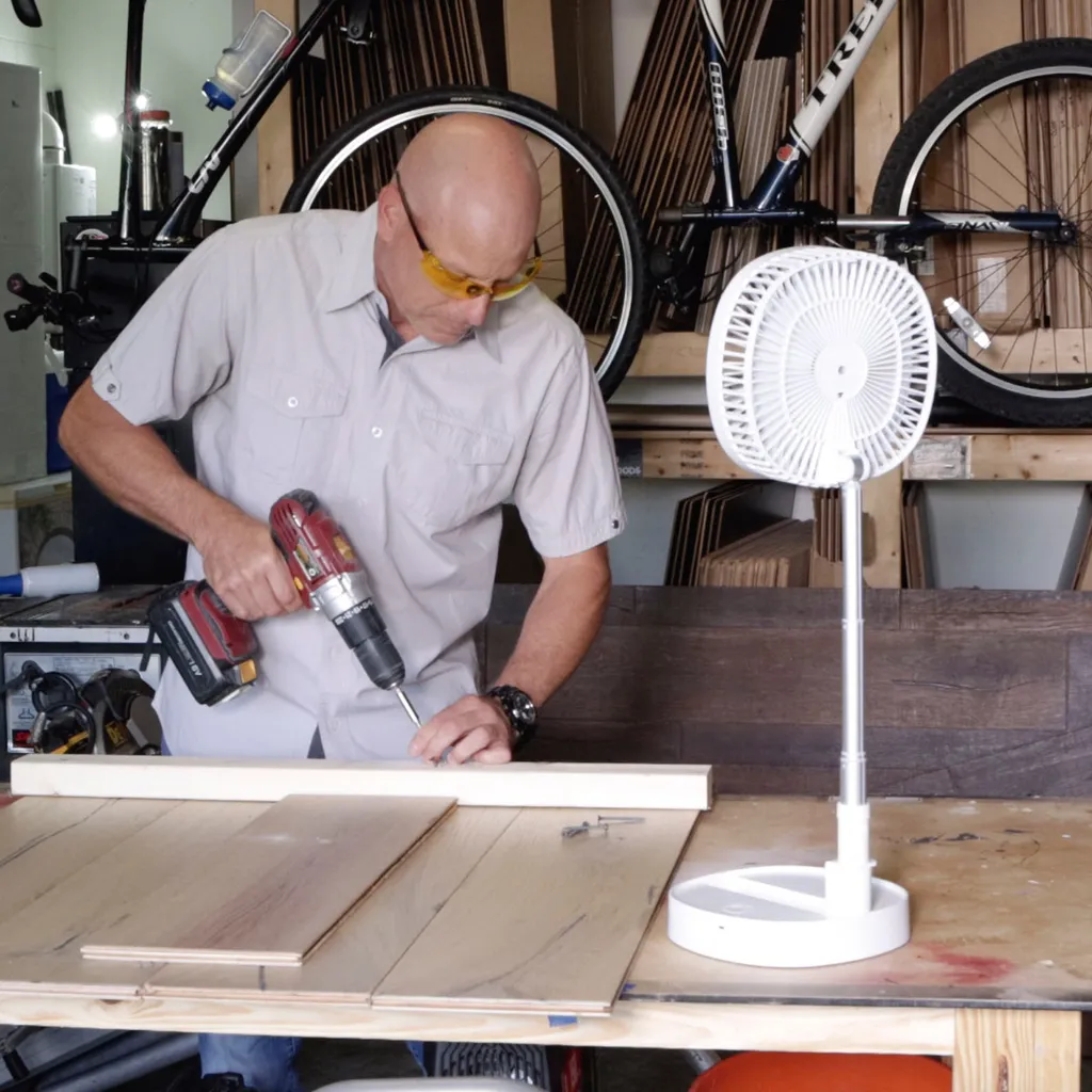 Starlyf® Foldable Fan – Wiederaufladbarer, Kabelloser Und Zusammenklappbarer Ventilator, Akkubetrieb Mit 3 Geschwindigkeiten, 2in1 - Tischventilator Und Standventilator – Aus Der TV Werbung 9 Starlyf® Foldable Fan – Wiederaufladbarer, Kabelloser Und Zusammenklappbarer Ventilator, Akkubetrieb Mit 3 Geschwindigkeiten, 2in1 - Tischventilator Und Standventilator – Aus Der TV Werbung – Bild 9